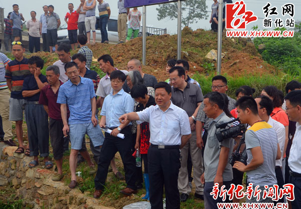新化新闻网讯(记者 王彬)5月29日,新化县委副书记,县长邓光吕深入洋溪