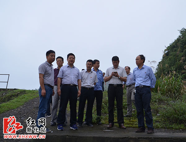 邓光吕深入受灾一线慰问群众指导灾后重建
